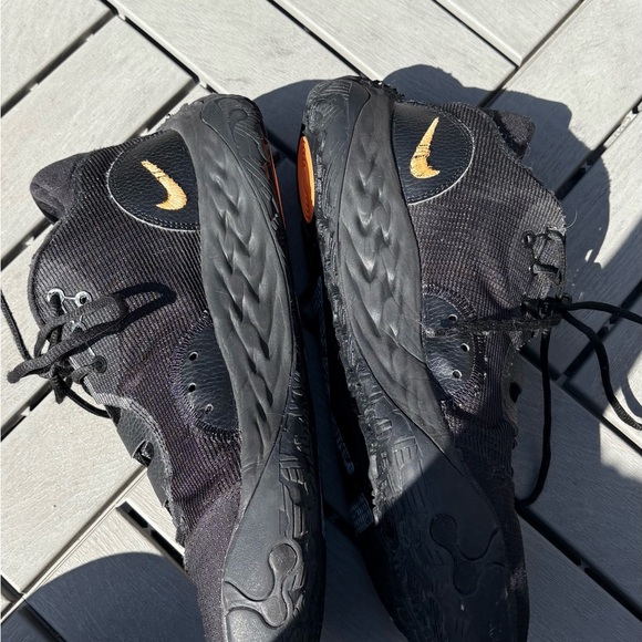 Paul George 6s Gold And Black - Picture 5 of 7